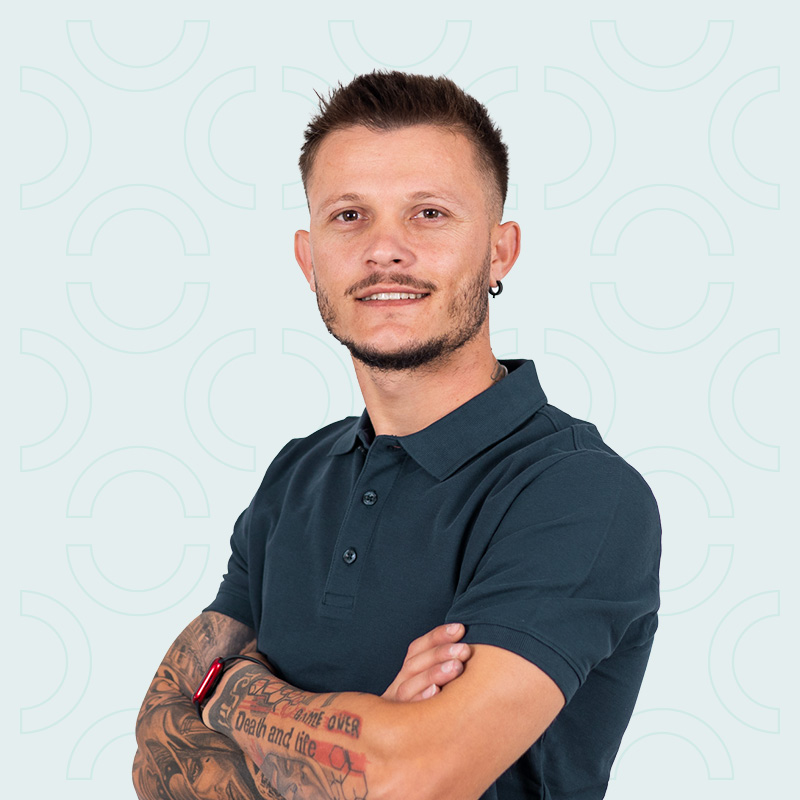 yuucar-smart-car-service-team-oltjan-lami