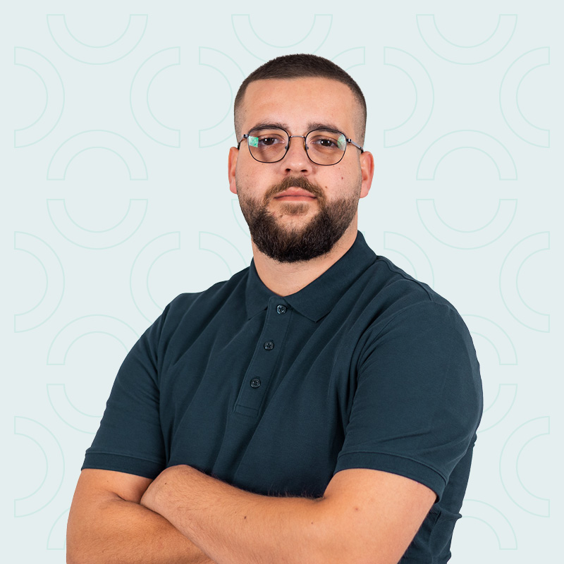 yuucar-smart-car-service-team-reonit-hamidi